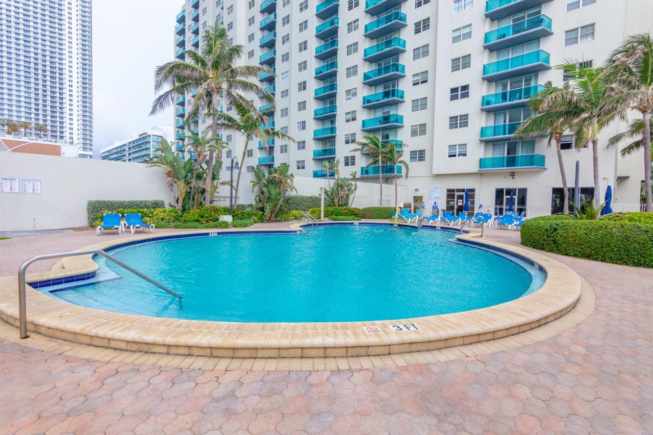 1Br / 1Ba Apartment With Ocean View + Beach Access And Pool Hollywood Exterior foto